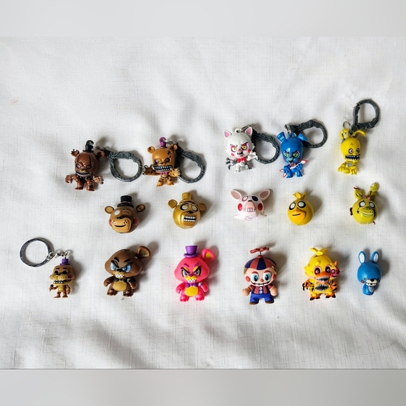 FUNKO 16 piece lot Mystery Minis Blacklight and backpack hangers FNAF Five Night